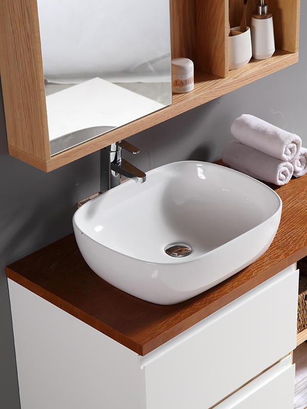 Mueble de baño clásico suspendido con lavabo de cerámica